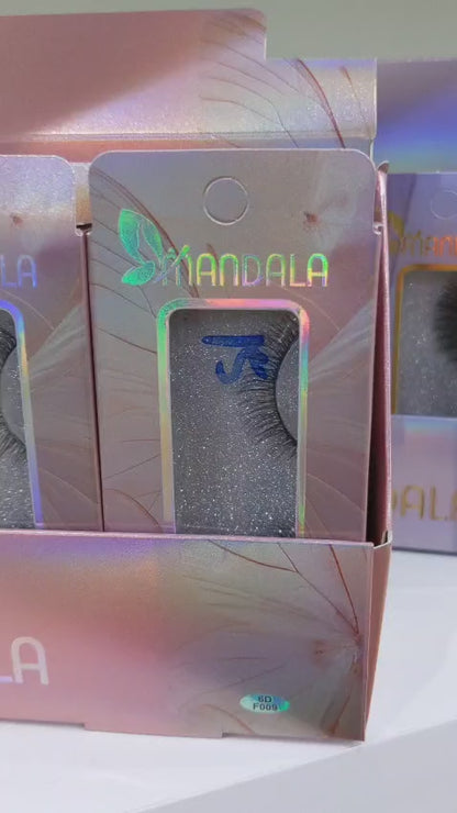 Cílios Postiços Mandala 6D – Box Expositor Holográfico Branco com 12 Caixinhas Individuais – MM2008
